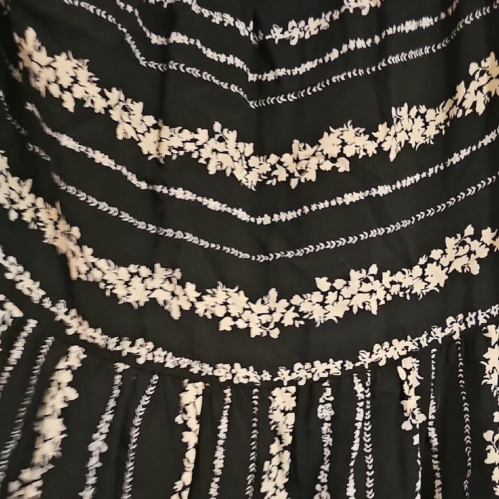 Millibon Black and White Striped Floral Mini Dress - Picture 3 of 4